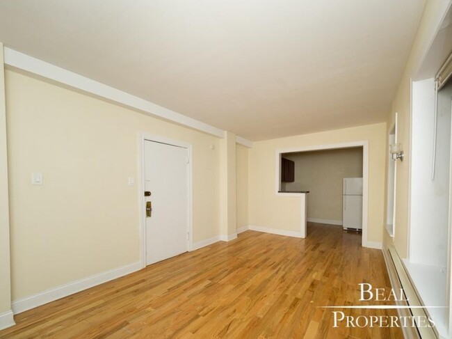 Building Photo - 0 bedroom in CHICAGO IL 60610