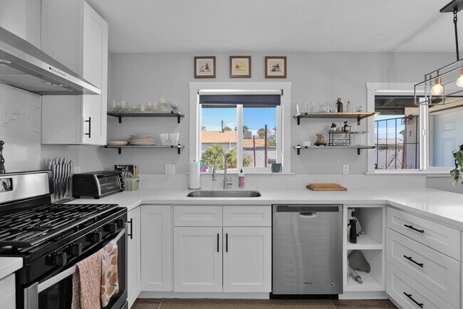 Foto del edificio - 1635 E Oak St