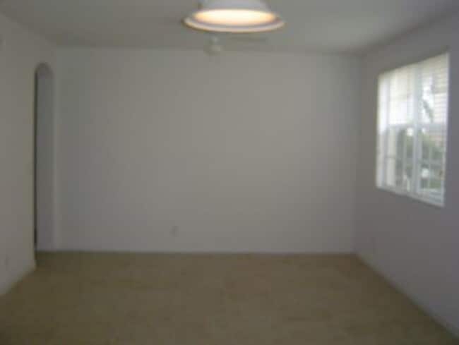 Building Photo - Centrally Located 3BR Townhome Near Everything Delray Beach Has to Offer