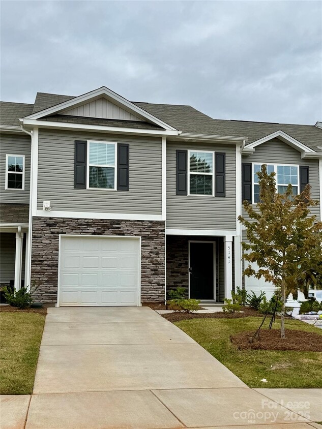 Foto principal - 5141 Hyrule Dr