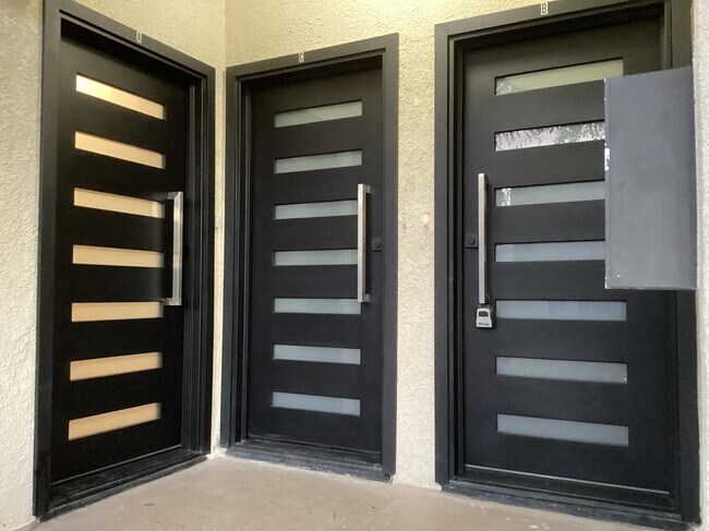 Foto del edificio - 740 Lime Ave