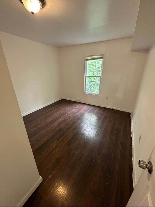 Foto del edificio - 225 Chadwick Ave