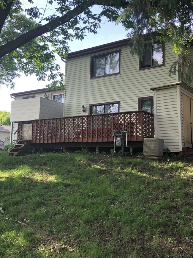 Foto del edificio - Three Bedroom, one-and-a-half-bathroom Townhome in NW Rochester MN