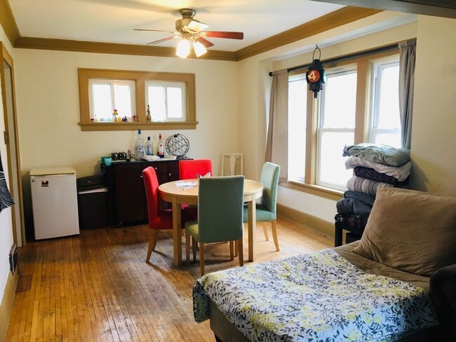 Building Photo - 305 Maryland St