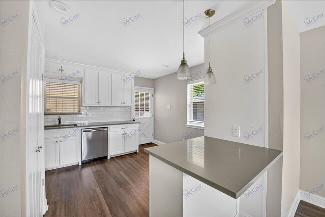 Building Photo - 206 N Graves St