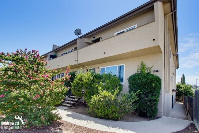 Building Photo - Lovely 2Bdm 2.5Ba Home with Private Balcony in El Cajon!