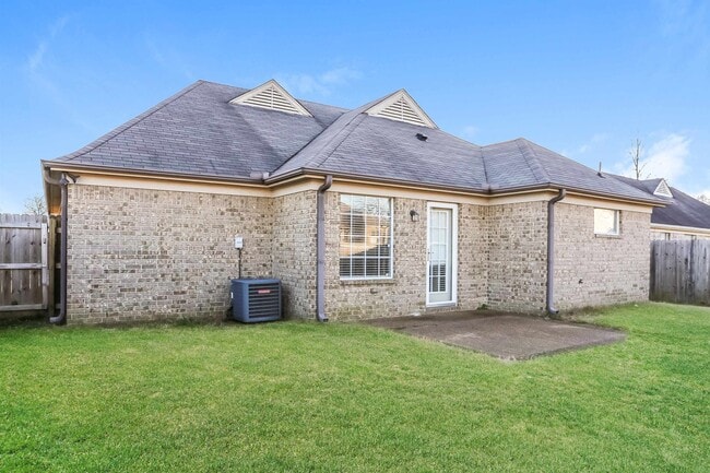 Building Photo - 8852 Campaldino Ave