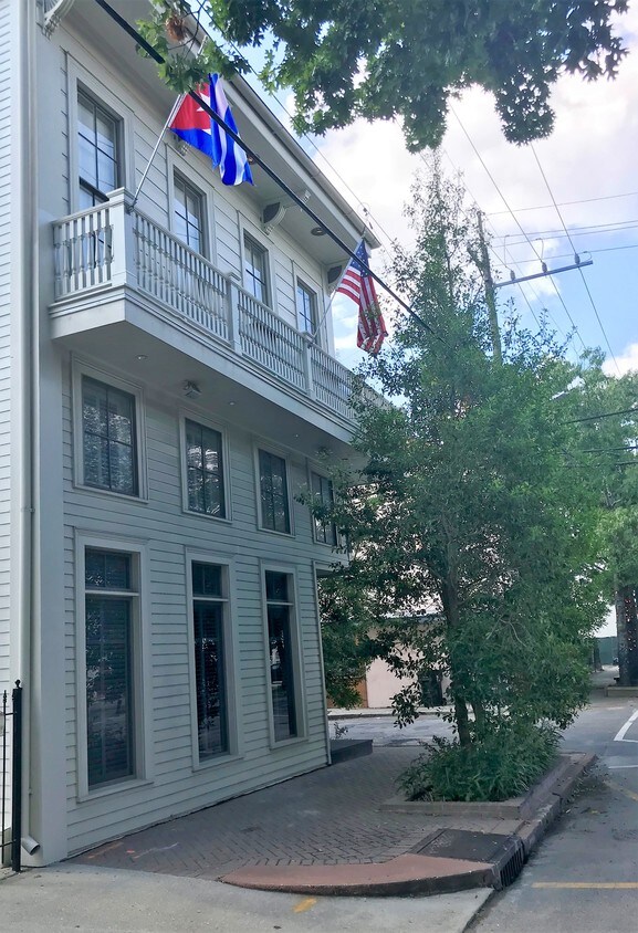 Primary Photo - 1244 Magazine St