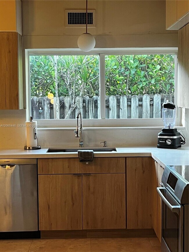 Foto del edificio - 4344 Douglas Rd