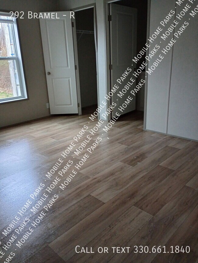 Foto del edificio - 292 Bramel-R