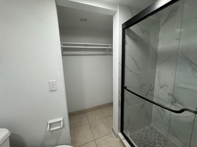 Foto del edificio - 238 Woodland Rd