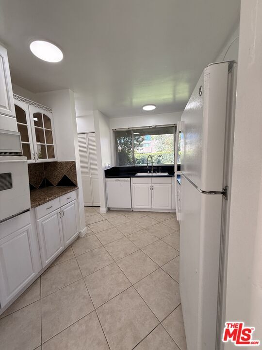 Foto del edificio - 18110 Killion St