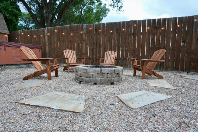 Foto del edificio - 4284 S Normandie Ln