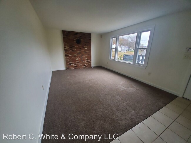 Building Photo - 131-133 Rethal St