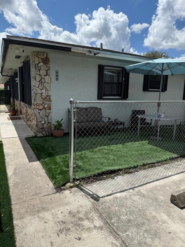 Foto del edificio - 209 NW 7th Ct