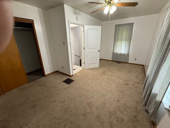 Dormitorio principal - 2937 Iowa St