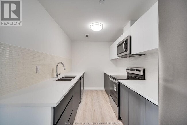 Building Photo - 3320 Stella Crescent