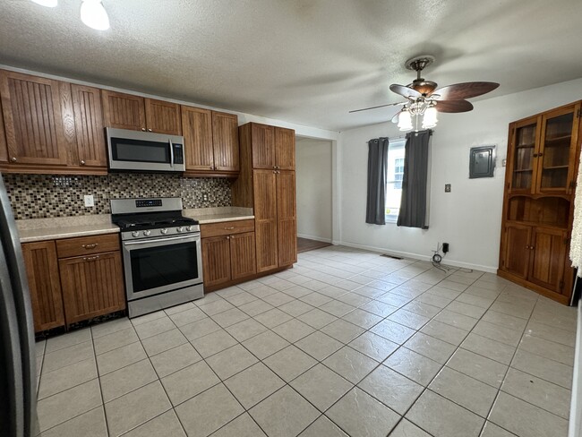 Building Photo - 2510 Poplar St