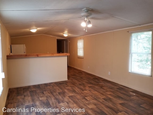 Building Photo - 3975 Saluda Rd