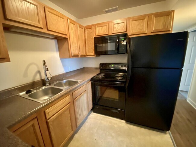 Building Photo - 117 Berry Street Apt 1