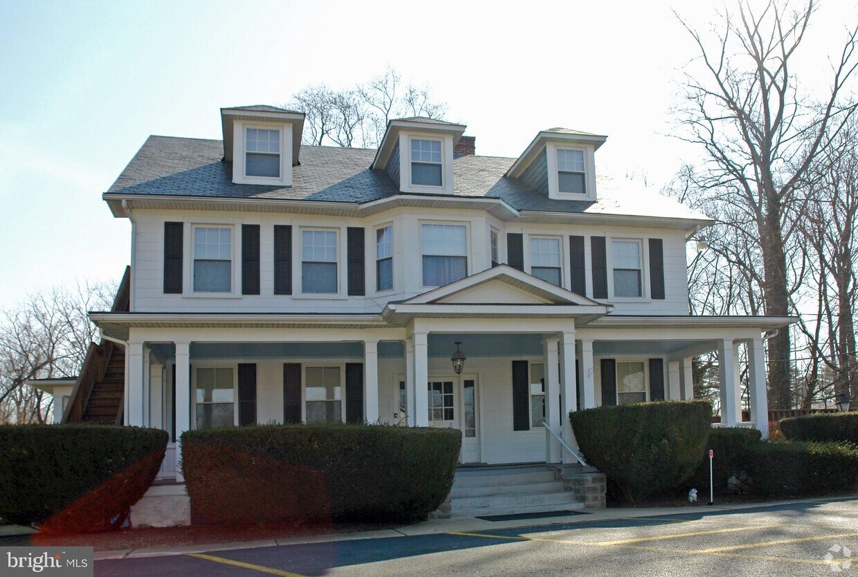 Primary Photo - 707 N Hickory Ave