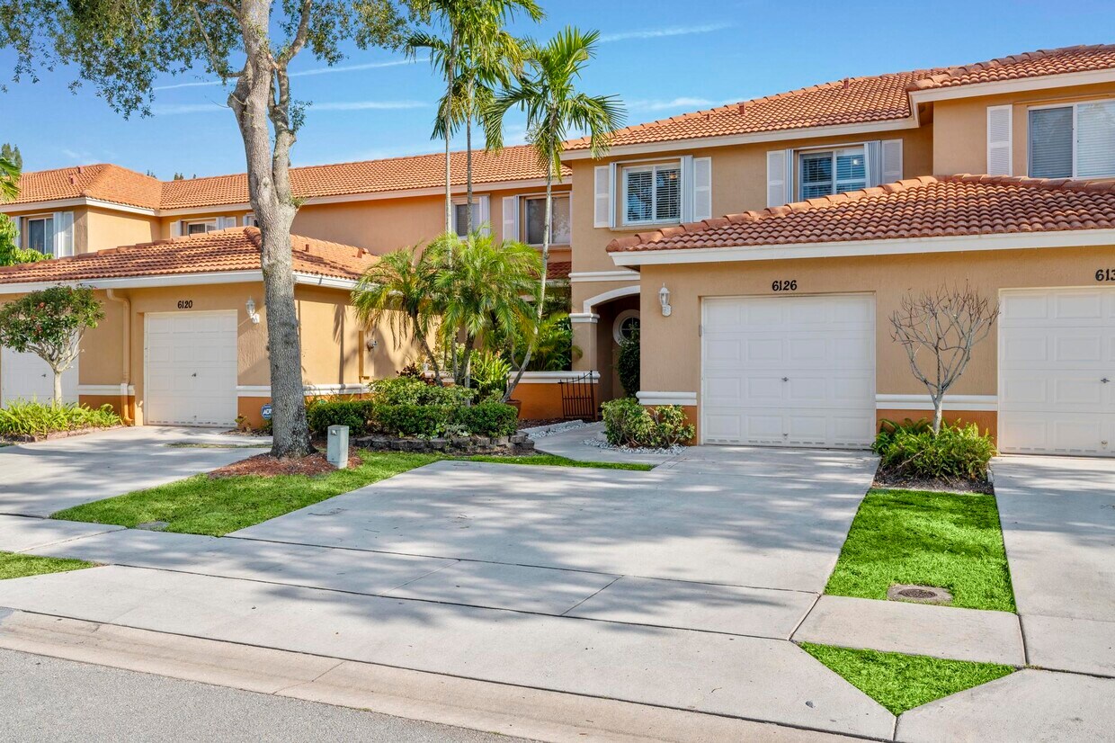 Foto principal - 6126 Sugar Loaf Ln