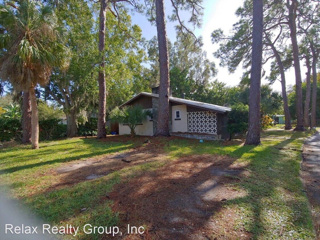 Primary Photo - 2110 Palm Terrace