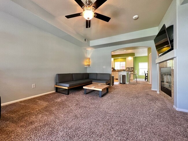 Foto del edificio - Beautiful 2 Bed 2.5 Bath Condo Near Observ...