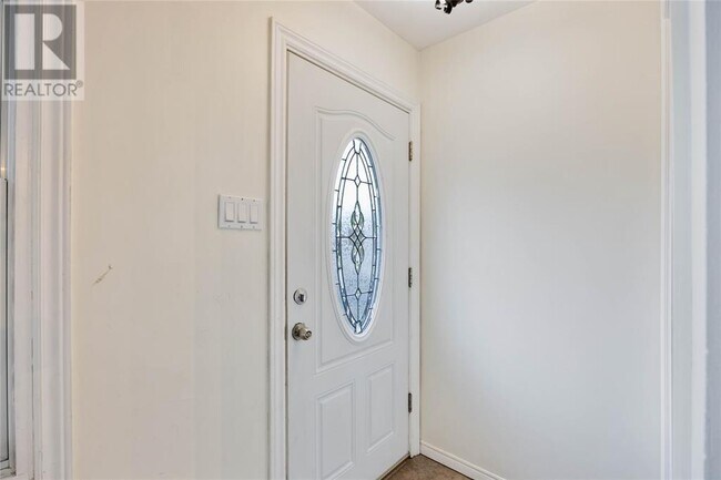 Building Photo - 226 Trudeau Dr