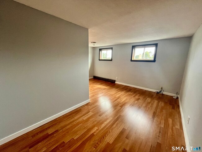 Building Photo - 889 Farmington Ave