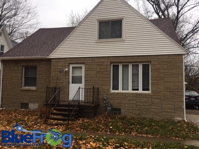 Primary Photo - 2105 Eastman Ave