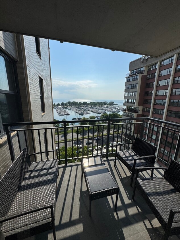 Foto principal - 3430 N Lake Shore Dr