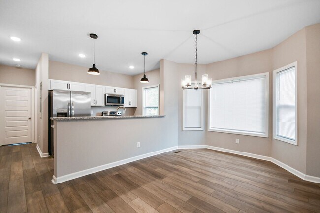 Building Photo - Pet Friendly Three Bedroom!