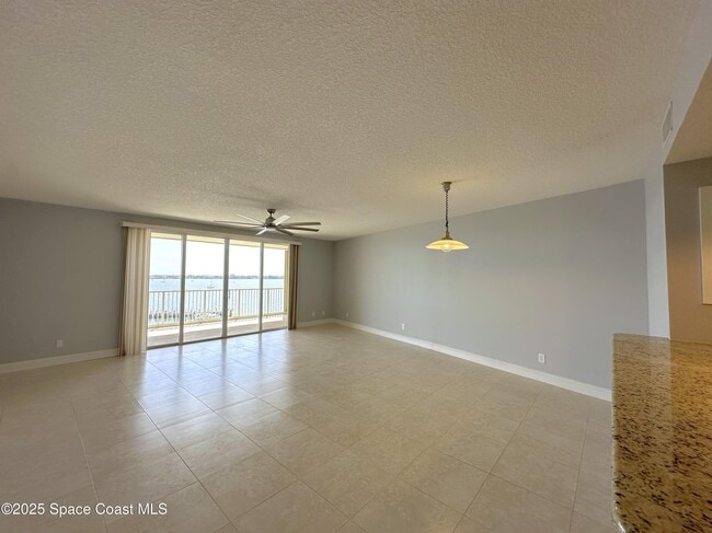 Building Photo - 102 Riverside Dr