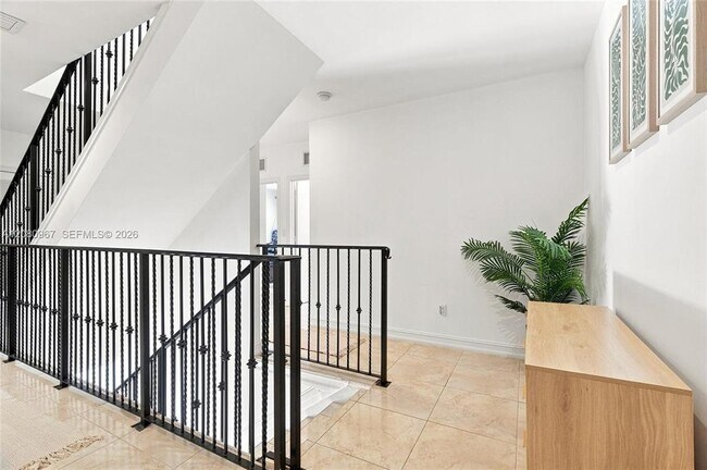Foto del edificio - 913 SW 8th St