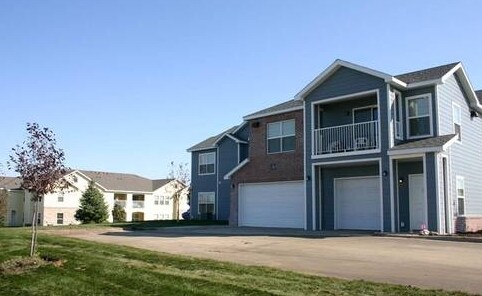 Redwood Court I & II - Alquileres en Brandon, SD | Apartamentos.com