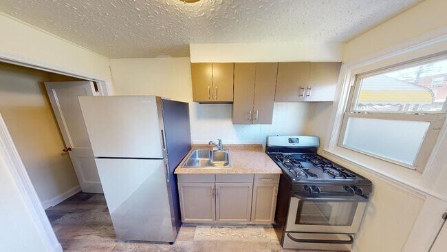 Building Photo - 4013 Balfern Ave