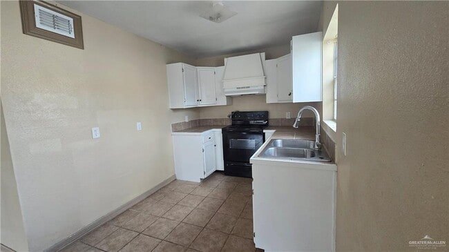 Foto del edificio - 9 Mike Chapa Blvd