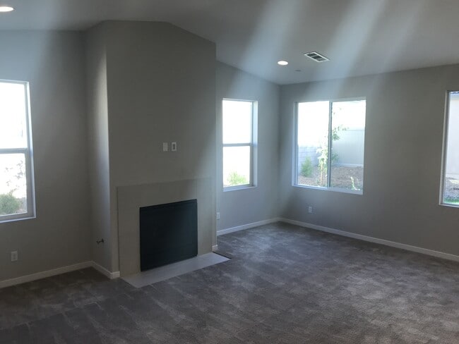 Building Photo - Welcome to beautiful home in Rosetta Canyon!