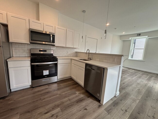 240- 242 E Girard - 240- 242 E Girard Apartment