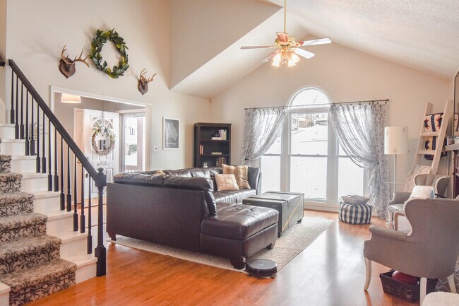 Foto del edificio - Pet Friendly Home on Half Acre Lot!