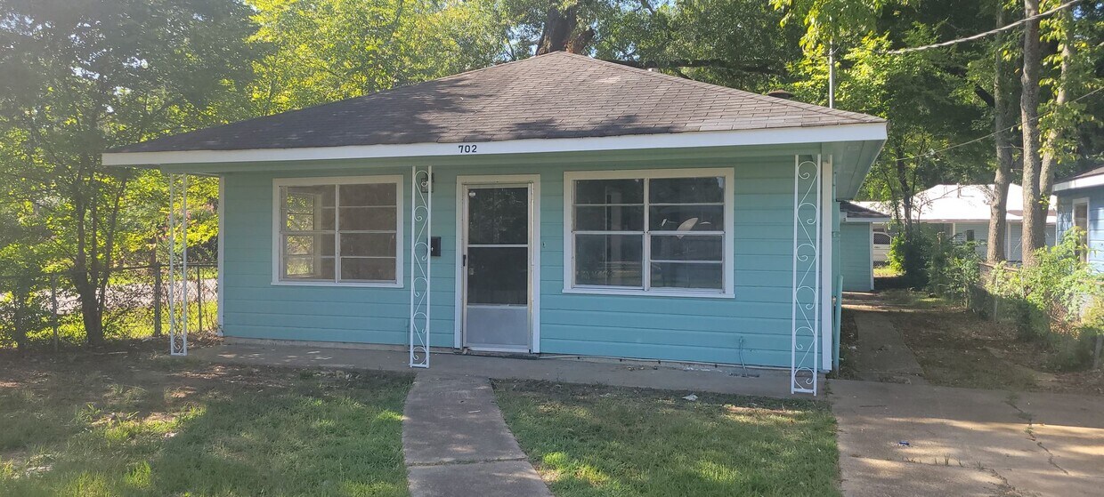 Primary Photo - Adorable 3 bedroom/1 bath house with Centr...