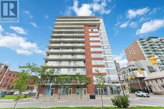 Building Photo - 180 York St