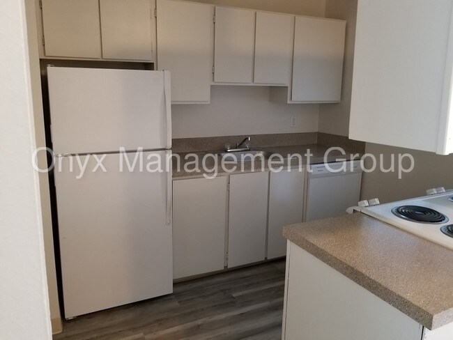 Foto del edificio - 17316 E Burnside St