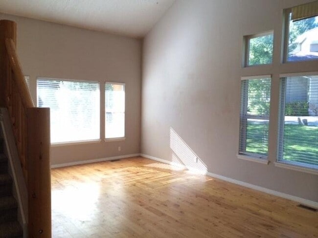 Building Photo - Desirable Snyder's Mill Home
