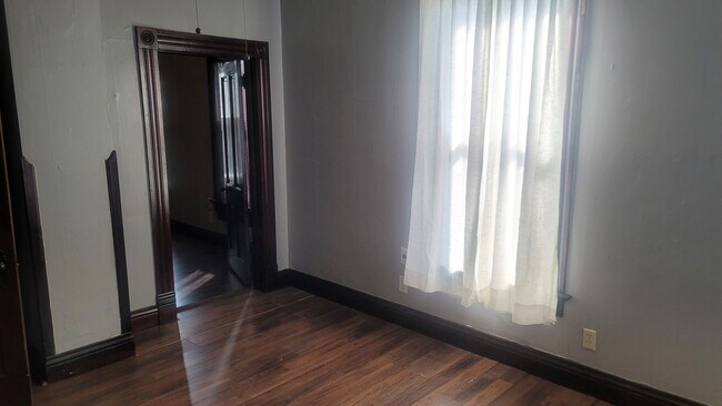 Foto del edificio - 3 Bedroom 1 Bathroom Duplex