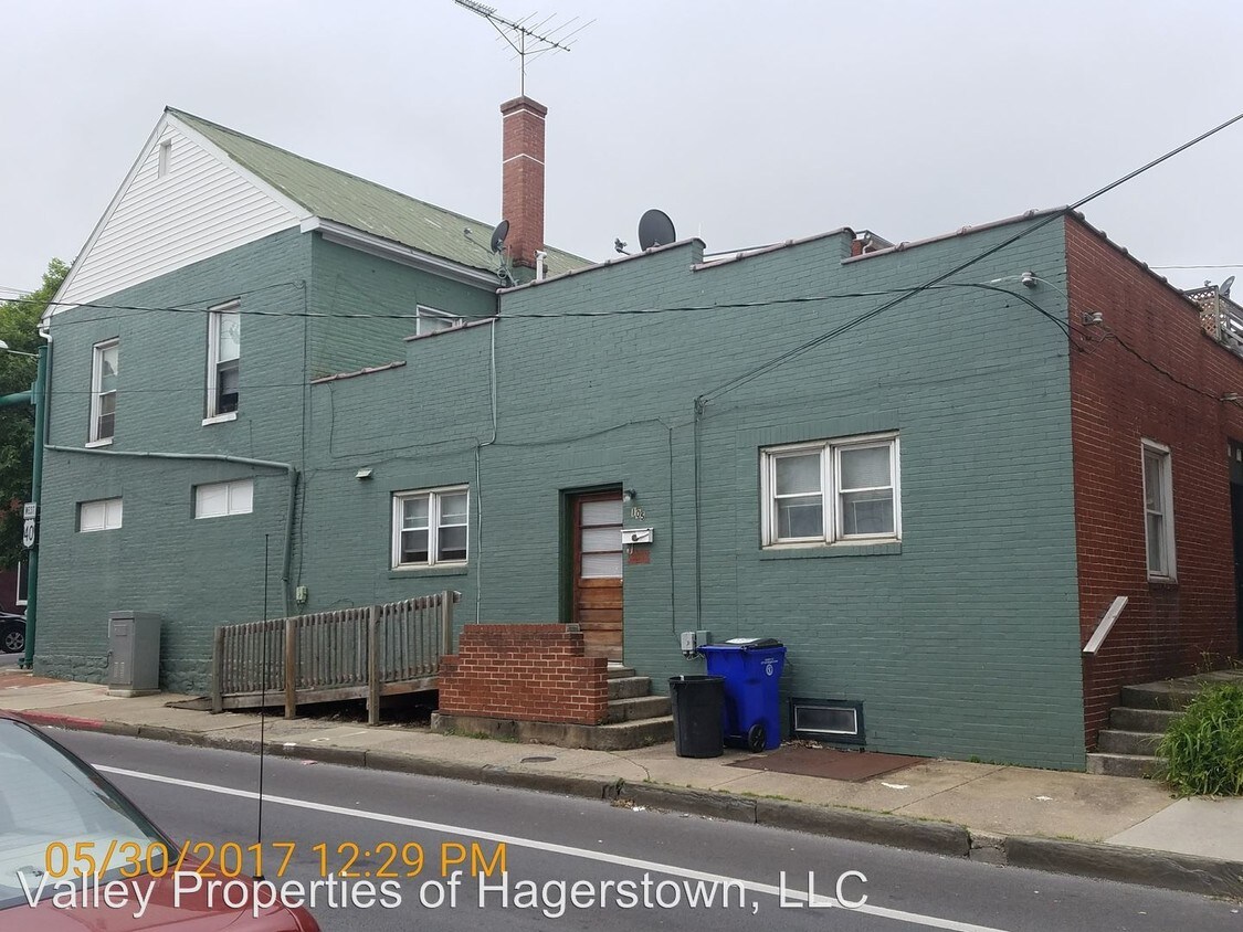 Primary Photo - 105 N Mulberry St