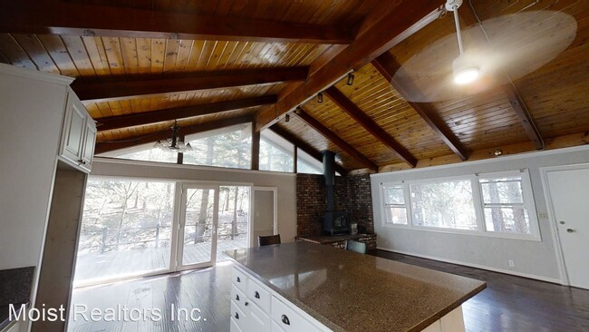 Foto del edificio - 3 br, 2 bath House - 5930 Lake Dr