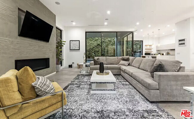 Foto del edificio - 742 N Cherokee Ave