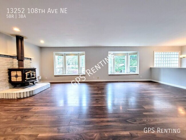 Building Photo - Classic 5 bedroom home sits at desirable K...
